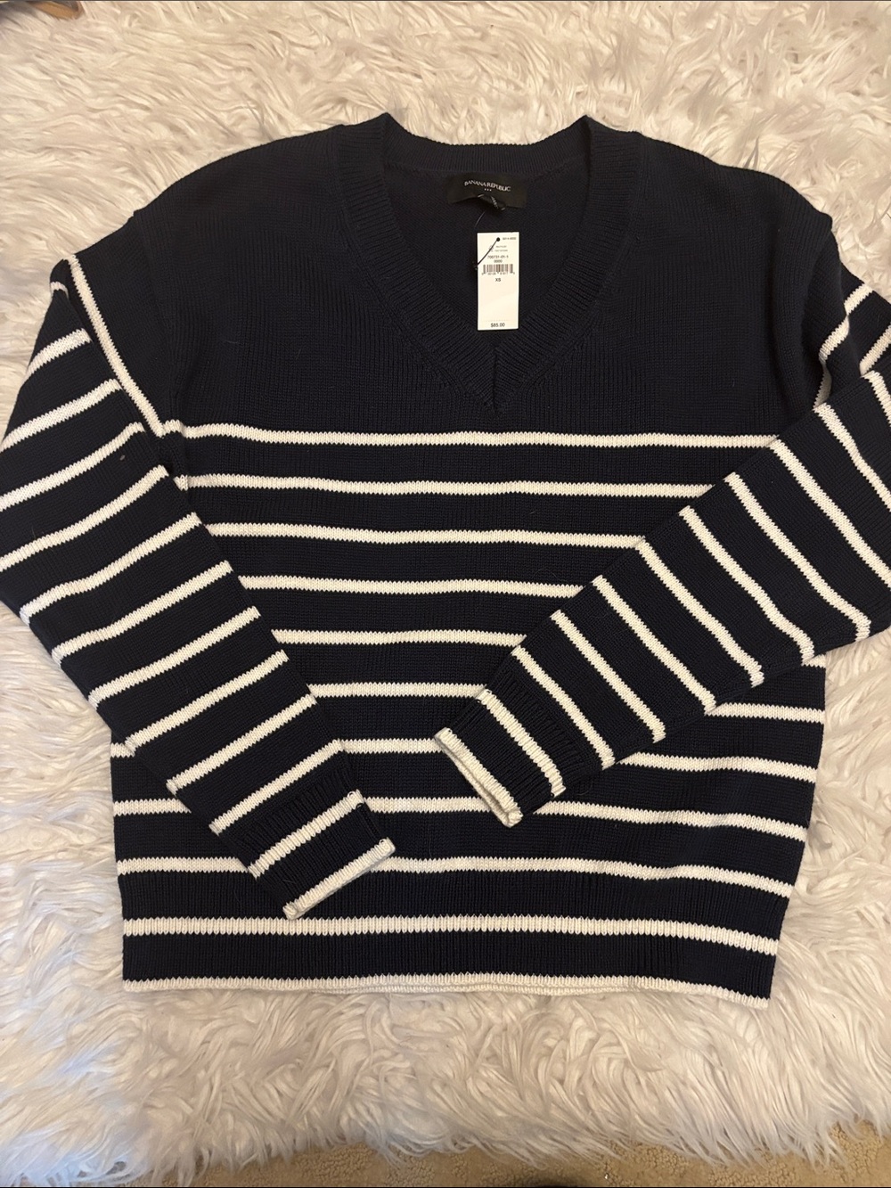 Banana Republic Cotton blend V-Neck Sweater - Navy & White